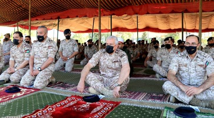 الحنيطي يشارك كتيبة الأمير هاشم بن الحسين فرحة عيد الفطر السعيد