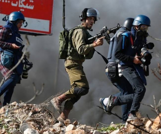 اصابة عدد من الصحفيين بجروح جراء قصف الاحتلال في غزة