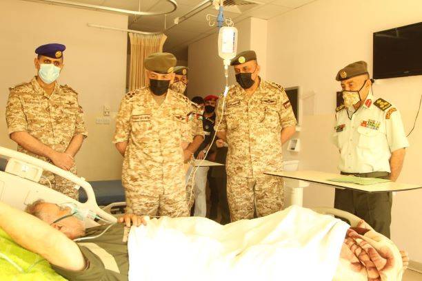 كبار ضباط القوات المسلحة يعودون المرضى في المستشفيات العسكرية