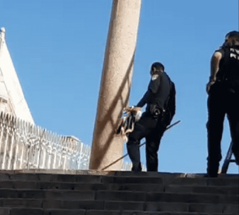 قوات الاحتلال تزيل علم الأردن من باحات الأقصى