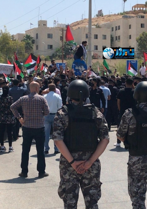 مسيرة حاشدة الى جسر الملك حسين... صور