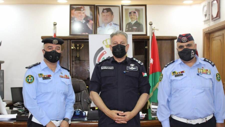 العميد الصعوب يكرم  الوكيل خلدون أحمد عبدالله من مرتب شعبة سير العاصمة