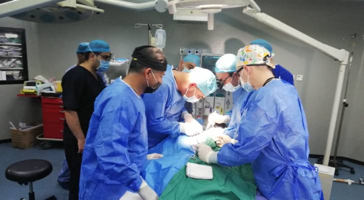 المستشفى الميداني الأردني في غزة يجري عملية جراحية نوعية لطفل