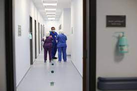 نقص 50 ممرض وممرضه و19 طبيب و30 مابين فني اشعة ومحاسب في صحة مأدبا