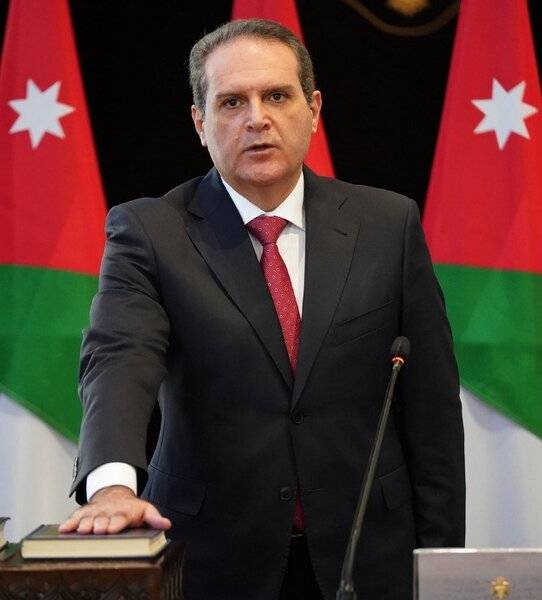 عاجل : وزير الصحة يقفز عن قوانين الوزارة من أجل تعيين مسؤولاً بمنصب حساس .. تفاصيل