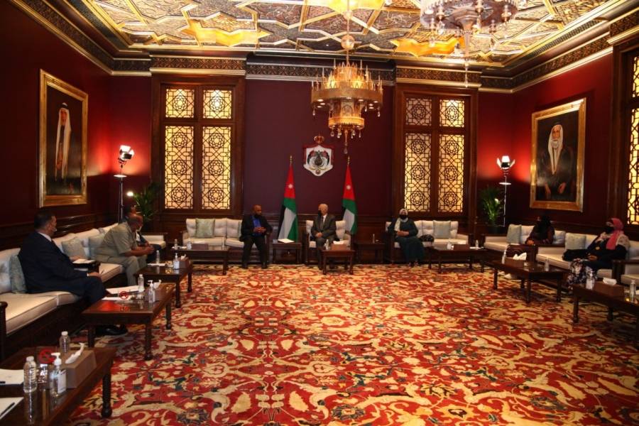 العيسوي يستقبل وفوداً من الجمعيات والوجهاء والمخاتير في الديوان الملكي.. صور