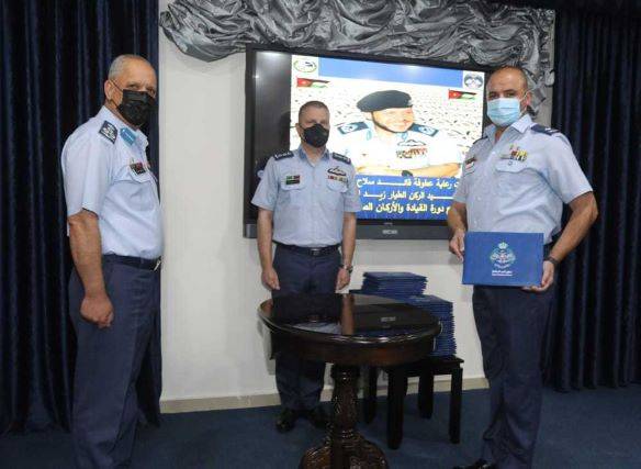 قائد سلاح الجو يرعى تخريج دورة القيادة والأركان الصغرى