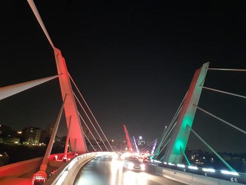 إضاءة جسر عبدون بألوان العلم الفلسطيني