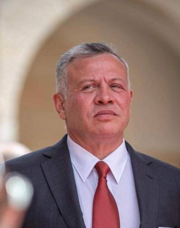 الملك عبر تويتر: ضرورة انهاء التصعيد في غزة