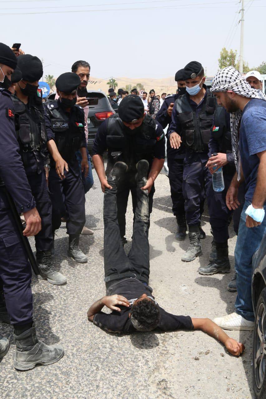 الدفاع المدني يسعف عدد من  المواطنين  بمناطق تجع الفعاليات التضامنية بالغور