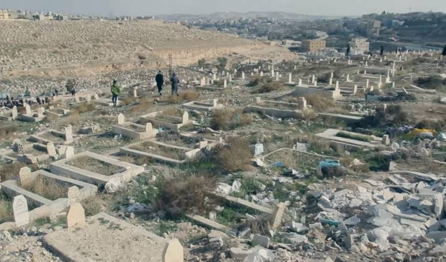 اعتداءات جديدة على مقبرة الرصيفة القديمة