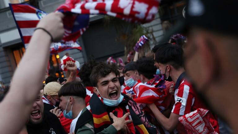 وفاة مراهق في احتفالات جماهير أتلتيكو بلقب الدوري الإسباني