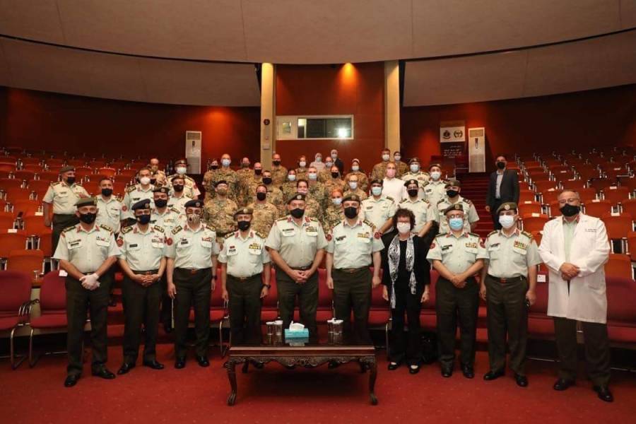 دورة للعاملين بأقسام العزل والمتعلقة بجائحة كورونا  في الخدمات الطبية الملكية...