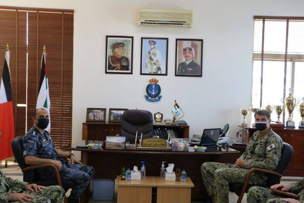 العقيد الركن الجراح يستقبل نائب قائد القوات البحرية المركزية الأمريكية