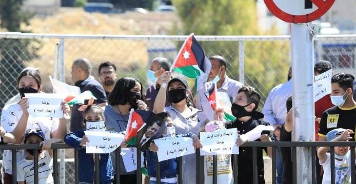 اعتصام امام مجلس النواب بمشاركة اطفال (صور)