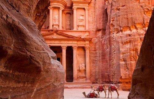 تراجع الدخل السياحي في الأردن 78