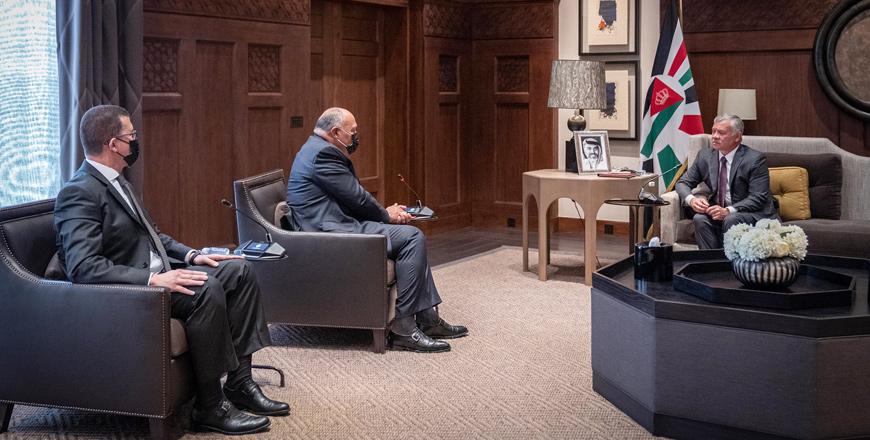 King receives Egypt FM, commends Cairo’s efforts to reach Gaza ceasefire