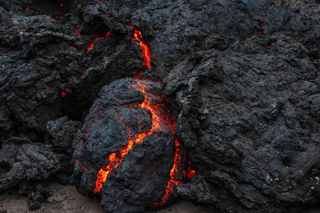 Volcano death toll rises as aftershocks shake DRC