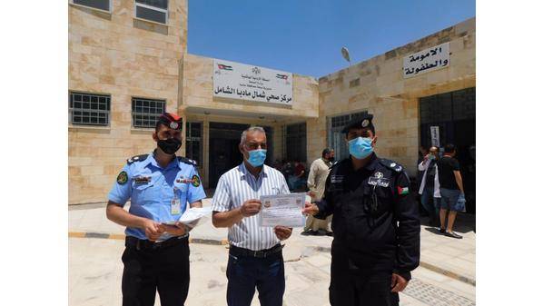 الشرطة المجتمعية في مركز أمن مأدبا الغربي تحتفل بعيد الاستقلال