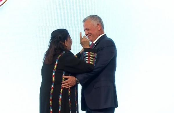 العاص تكشف عما دار بينها وبين الملك خلال احتفال الاستقلال