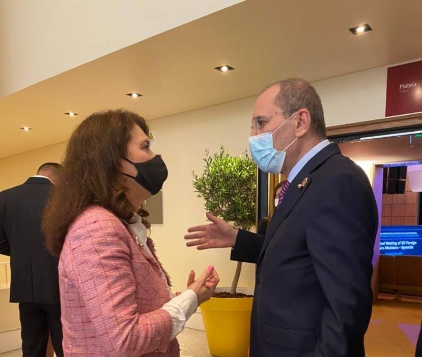 الصفدي يبحث مع نظيرته السويدية توفير الدعم للانروا