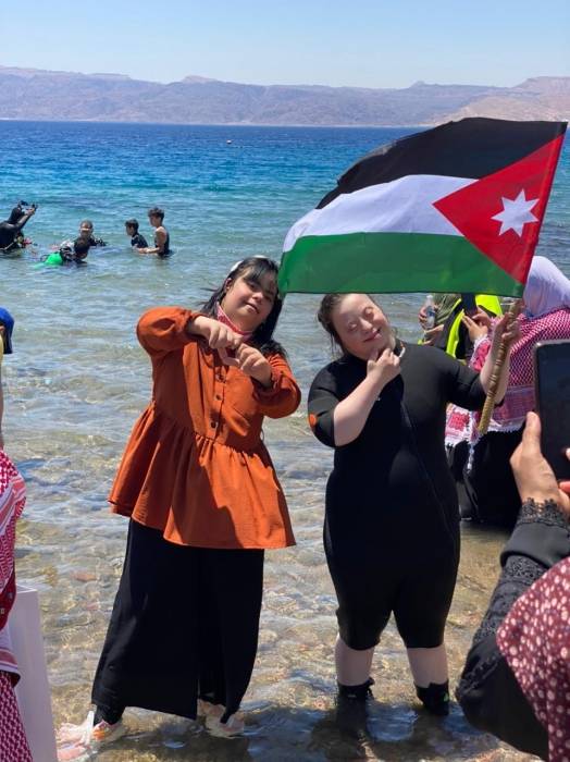 مبادرة الهدب تحتفل بعيد الاستقلال تحت عنوان ...القادم اجمل باذن الله... صور