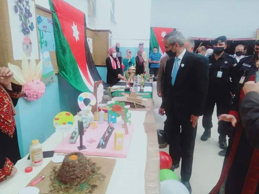 النجادا يرعى حفل في مدرسة صخرة الثانوية للبنات احتفاء بعيد الاستقلال