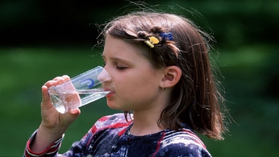 خبيرة تغذية: الماء أفضل المشروبات