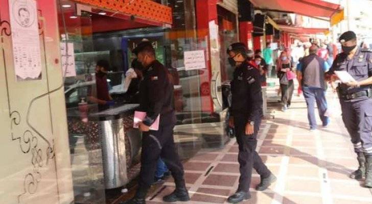 إنذار 45 منشأة مخالفة للاشتراطات الصحية والمهنية