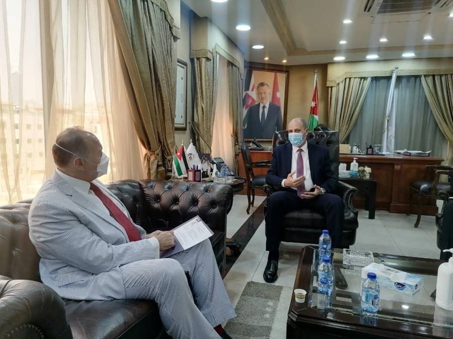 وزير العمل يستقبل السفير الأمريكي