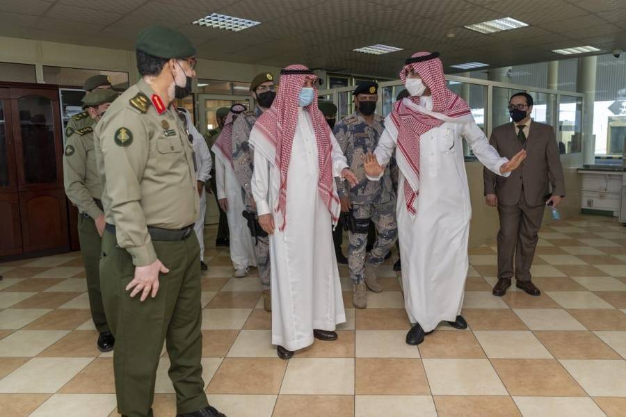 السفير السديري يطلع على سير العمل بمنفذ حالة عمارالمدورة الحدودي... صور