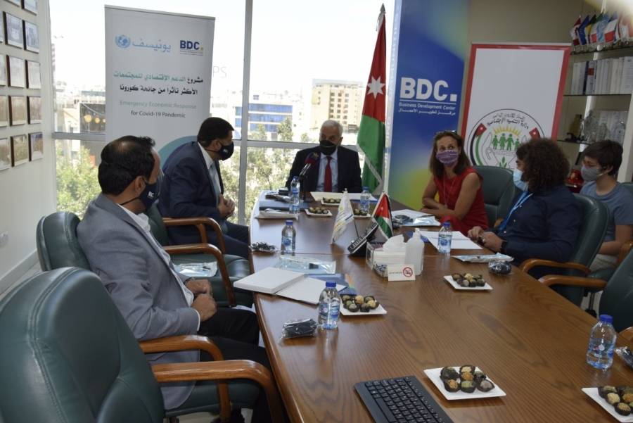 ضمن مشروع عزم وبتمويل اليونيسف وبهدف التشغيل المفلح يرعى توقيع اتفاقيات بين الجمعيات  الخيرية ومركز تطوير الأعمالBDC