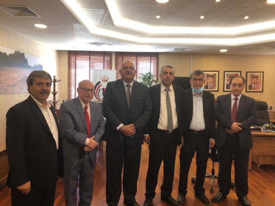 الدحادحه والنائب الجرادات يلتقيان وزير الاشغال العامة والاسكان لحل مشكلة طريق وادي تقبل