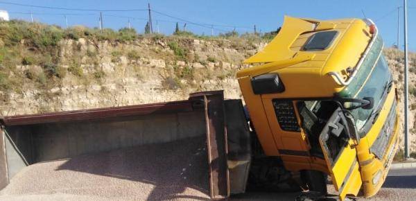 تدهور قلاب في اربد