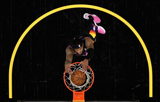 Lakers on brink after Suns mauling, Nets advance