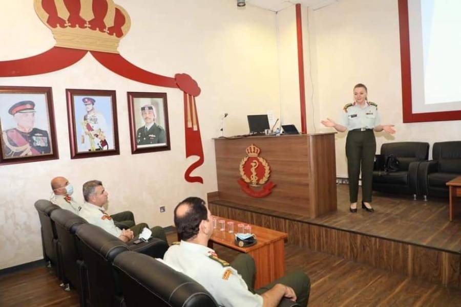 اجتماع لبحث تطوير الموقع الالكتروني في الخدمات الطبية الملكية...صور