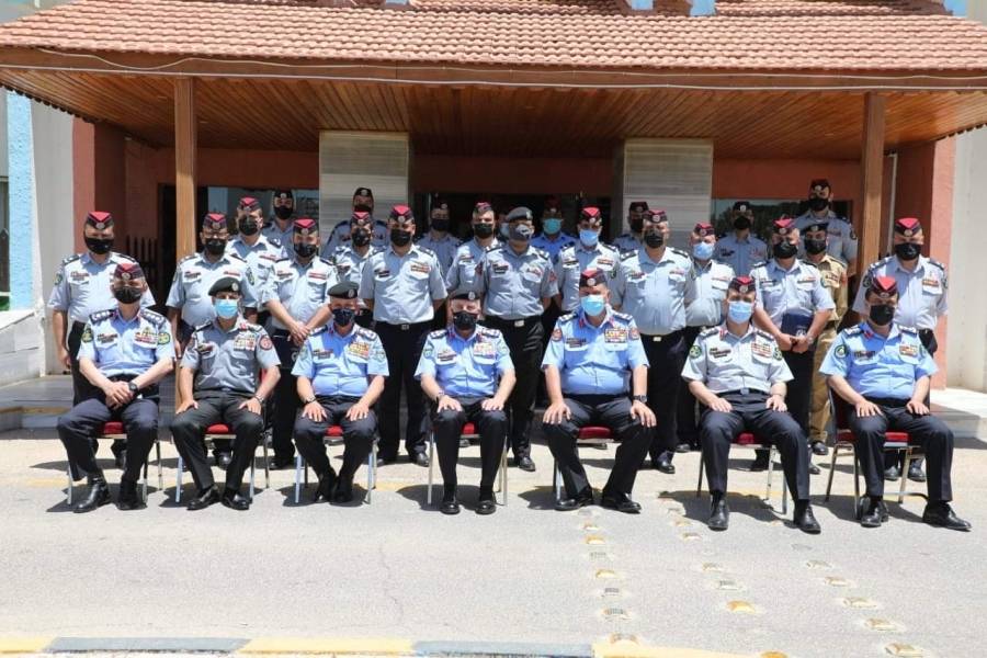 الاحتفال بتخريج دورتي اعداد رؤساء المراكز الامنية الخاصة