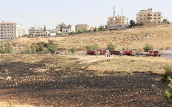 144 حريق اعشاب في الأردن الجمعة