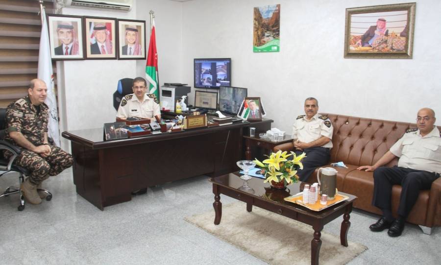 مدير عام الجمارك يتفقد مديرية مكافحة التهريب