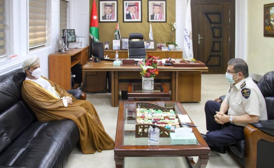 مدير عام الجمارك يستقبل السفير العماني