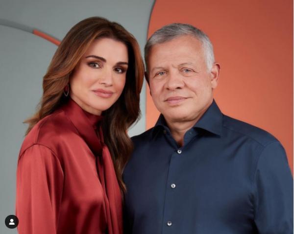 الملكة تهنئ الملك بعيد زواجهما