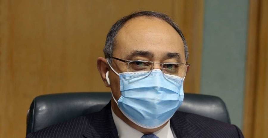 الحكومة تٌلوح بعودة التشديد على مخالفة عدم ارتداء الكمامة