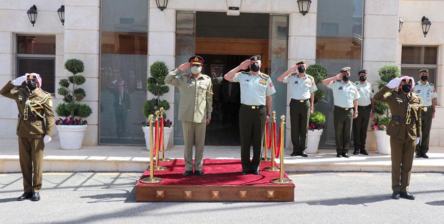 Army chief, Pakistan counterpart attend military drill