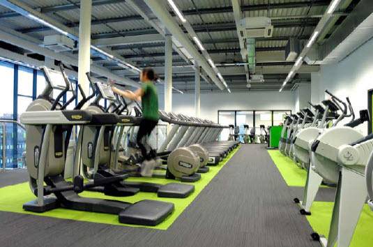 ضباط وقاية صحية في المراكز الرياضية