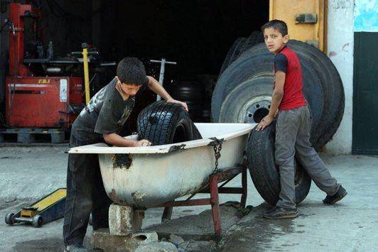 غرامة مالية 500 دينار لمن يشغلون الأطفال