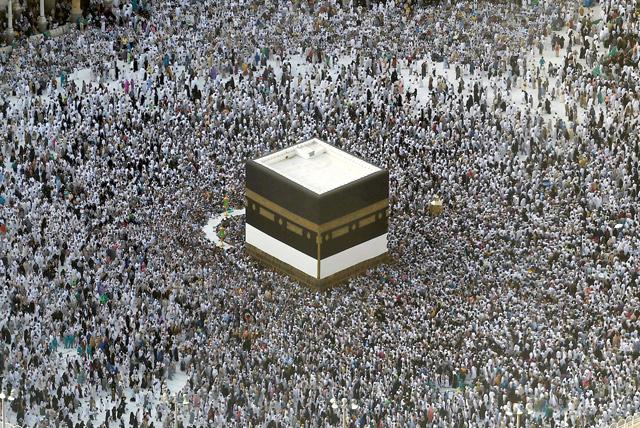 Saudi Arabia allows 60,000 vaccinated residents on Hajj, bars foreigners again