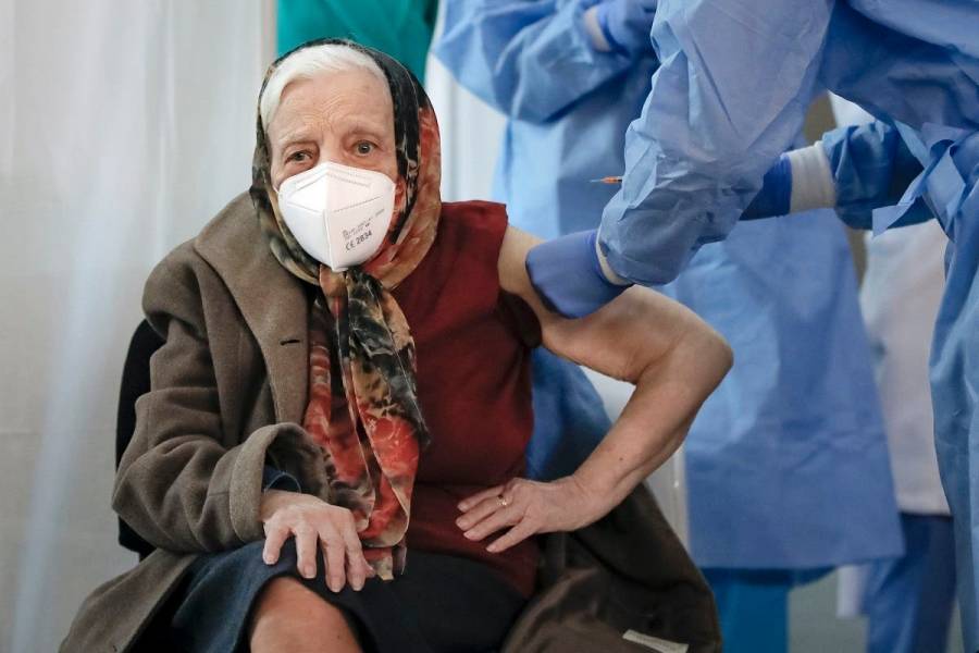 الأوبئة تقطع الشك باليقين و تتحدث عن إمكانية إعطاء جرعة ثالثة من لقاح كورونا