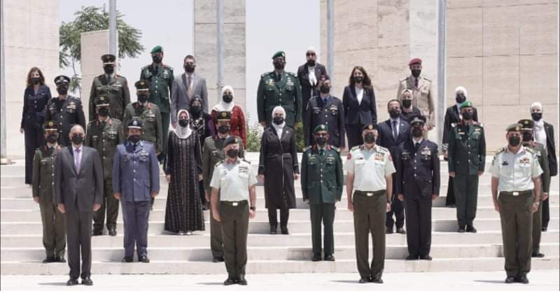 جلالة الملك يرعى حفل تخريج كلية الدفاع الوطني الملكية الأردنية