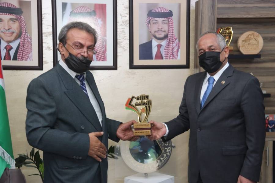 وزير الثقافة يكرم المبدعين نهى حمد الله وإبراهيم أبو طوق وهديل الصبيحي