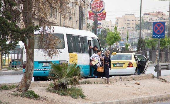 ضبط حافلتي نقل عام أثناء سباقهما في عمّان